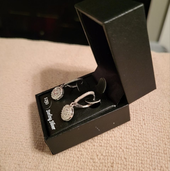 1/4 carat diamond dangle earrings - Picture 4 of 7